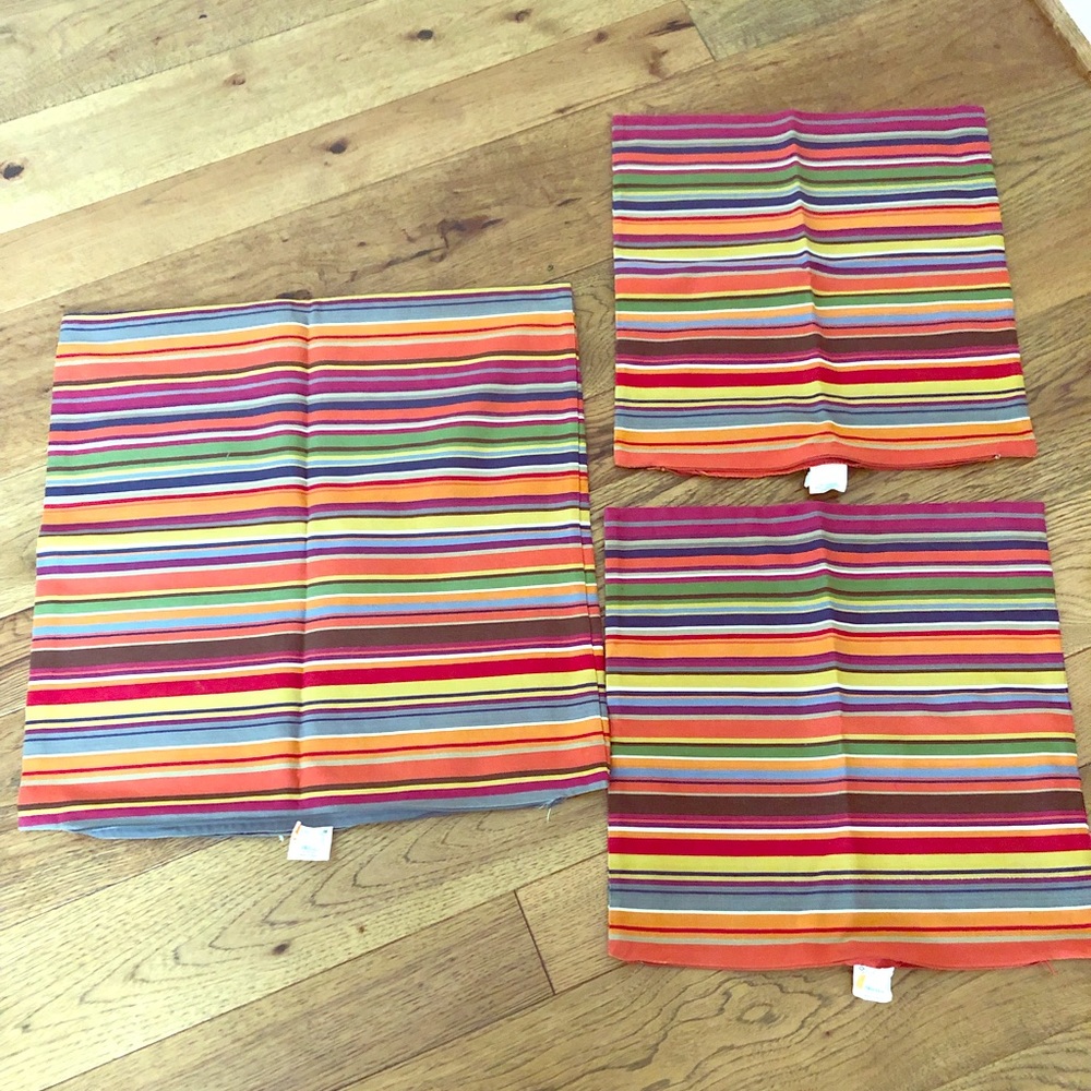 Crate & Barrel Havers Pillow Case Set